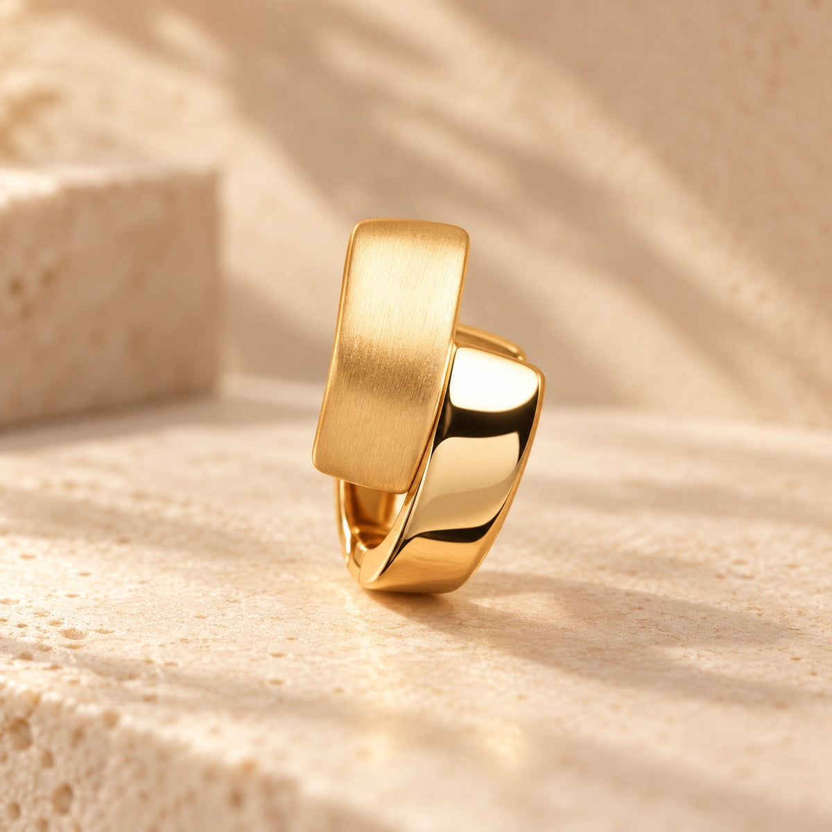 Golden brushed plate statement earring