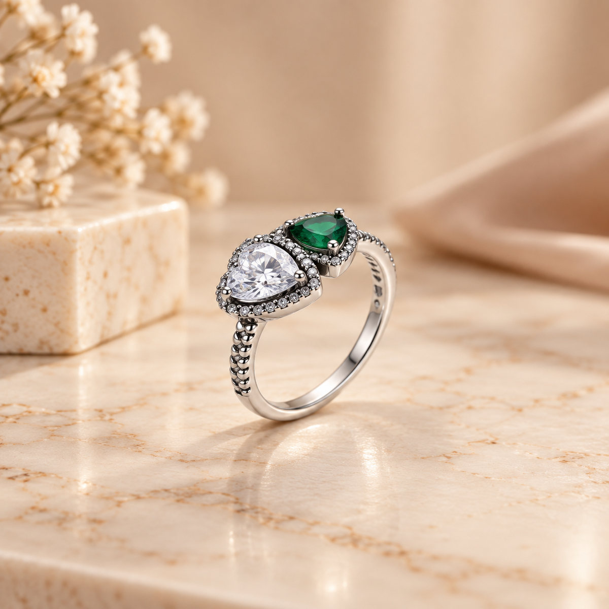Emerald green double heart 925 silver ring