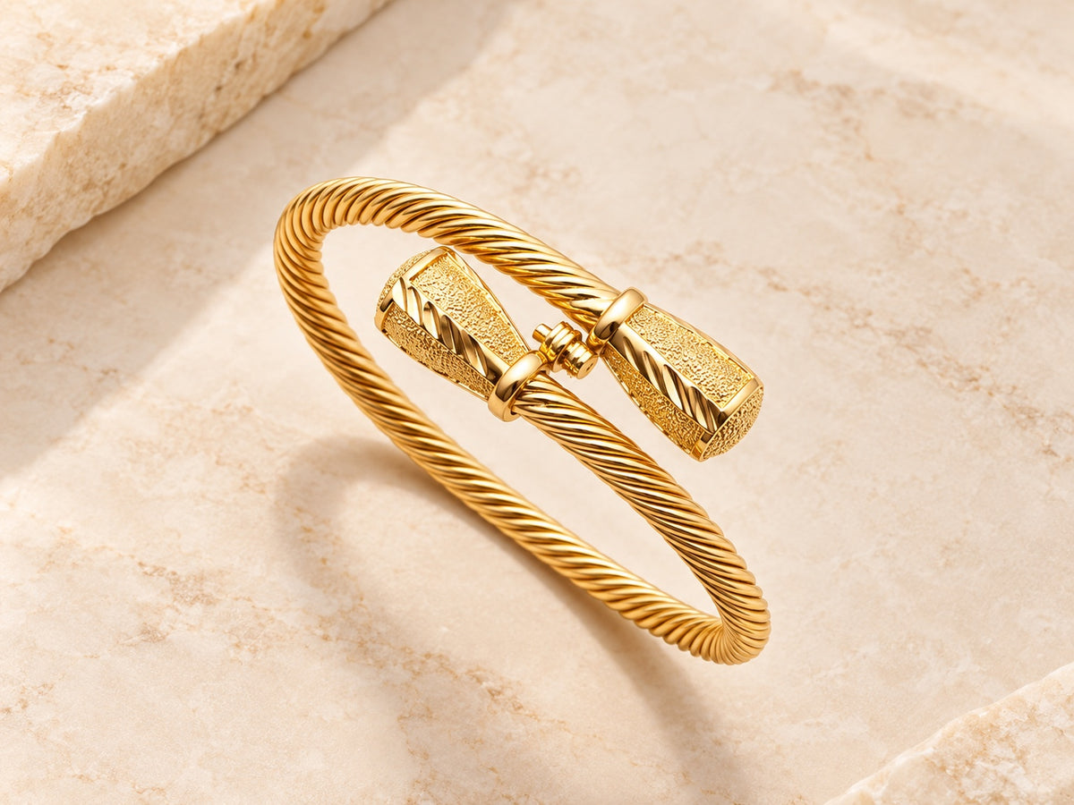 Twisted clasp gold-plated bracelet